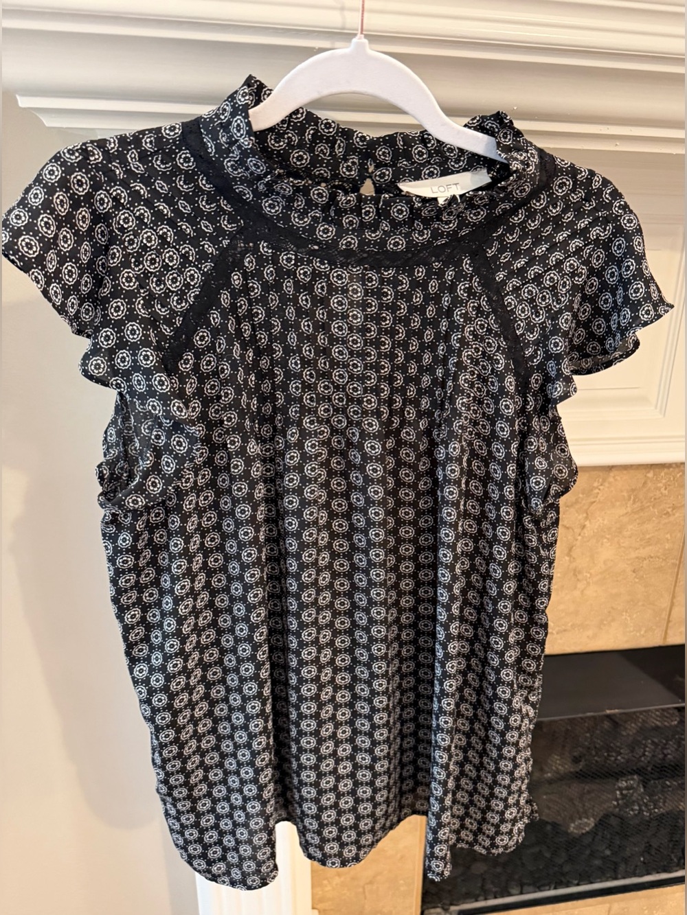 Five Blouses: 4 Banana Republic & 1 LOFT (medium and 1 large) - Picture 3 of 12